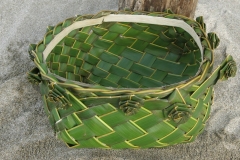 medium-sized square-bottom basket, with rosettes