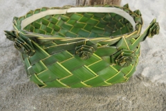 medium-sized square basket, with rosettes